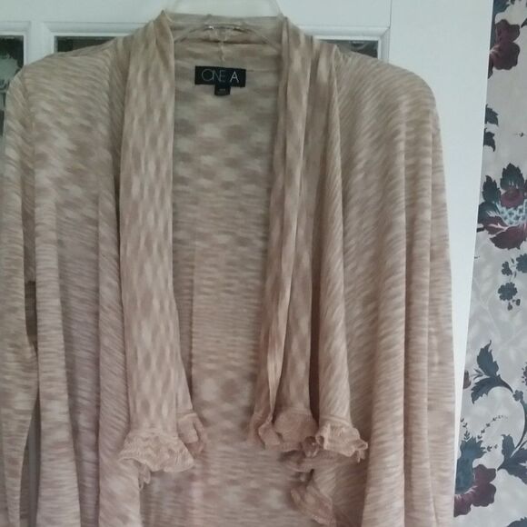 Cardigan with ruffles - Picture 1 of 2